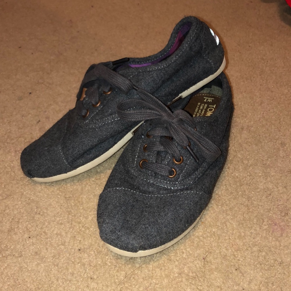 Lace up TOMS